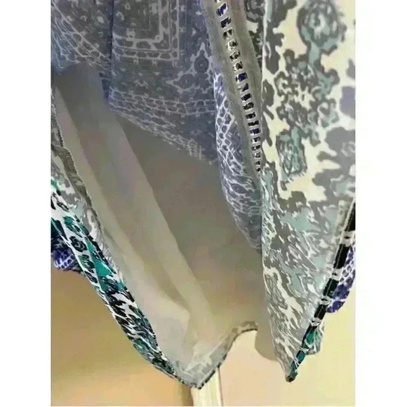 Lovers+ FRIENDS Gracie Shift Dress with Cutout Sleeves. Medium - Picture 7 of 9